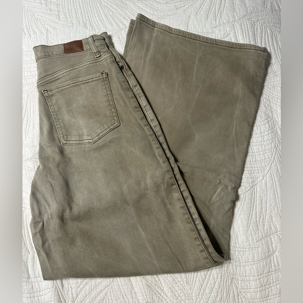 BDG Wide Leg Army Green Colored Jeans A-Wide